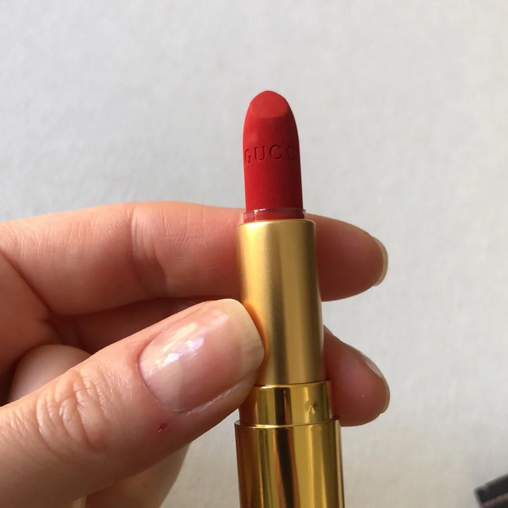 Gucci Matte Lip Colour in Goldie red 25 mini size